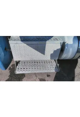 FREIGHTLINER COLUMBIA 120 BATTERY BOX