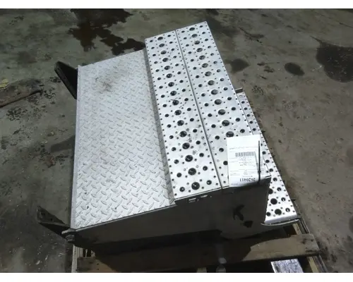 FREIGHTLINER COLUMBIA 120 BATTERY BOX