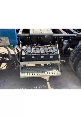 FREIGHTLINER COLUMBIA 120 Battery Box