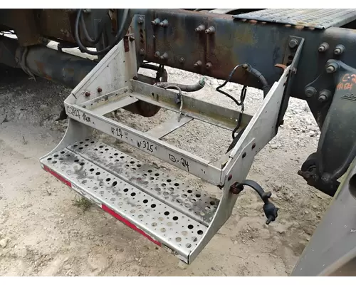 FREIGHTLINER COLUMBIA 120 Battery Box