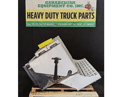 FREIGHTLINER COLUMBIA 120 Battery Boxes