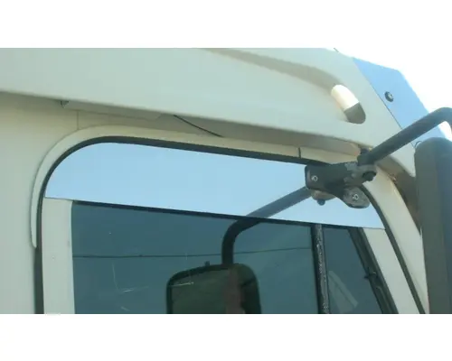 FREIGHTLINER COLUMBIA 120 CAB CLIP