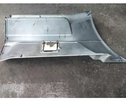 FREIGHTLINER COLUMBIA 120 CAB SKIRTSIDE FAIRING