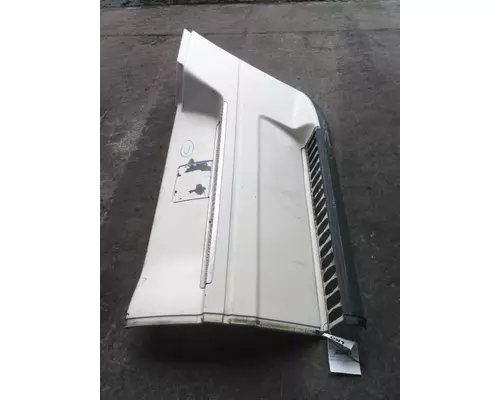 FREIGHTLINER COLUMBIA 120 CAB SKIRTSIDE FAIRING