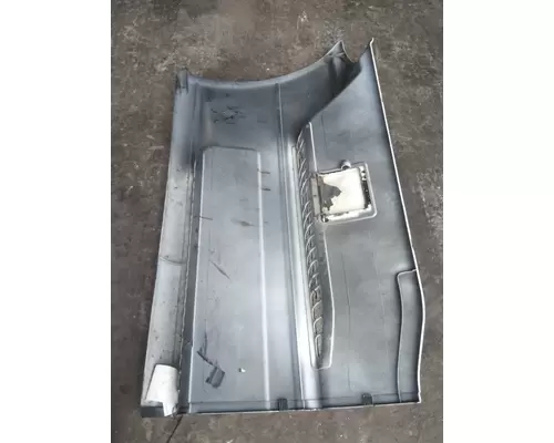 FREIGHTLINER COLUMBIA 120 CAB SKIRTSIDE FAIRING