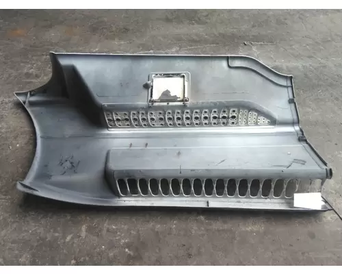 FREIGHTLINER COLUMBIA 120 CAB SKIRTSIDE FAIRING