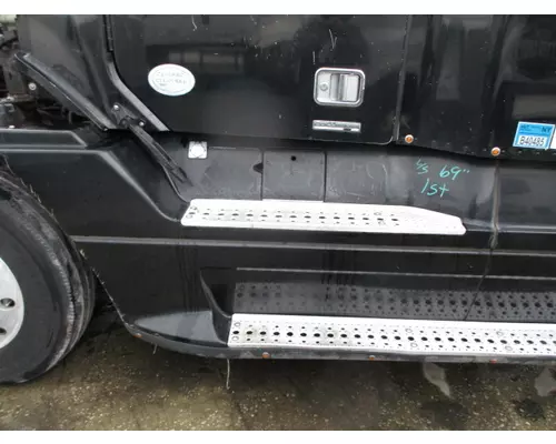 FREIGHTLINER COLUMBIA 120 CAB SKIRTSIDE FAIRING