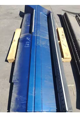 FREIGHTLINER COLUMBIA 120 CAB SKIRT/SIDE FAIRING