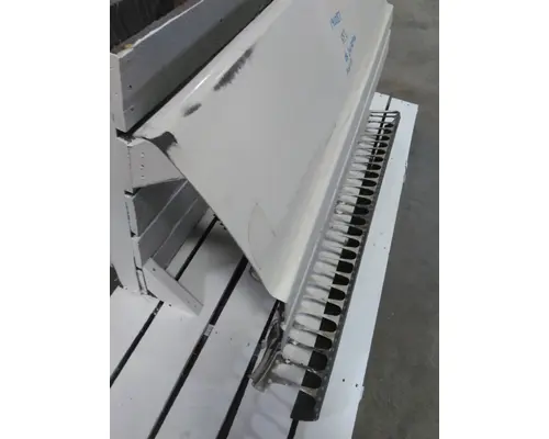 FREIGHTLINER COLUMBIA 120 CAB SKIRTSIDE FAIRING
