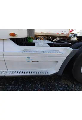 FREIGHTLINER COLUMBIA 120 CAB SKIRT/SIDE FAIRING