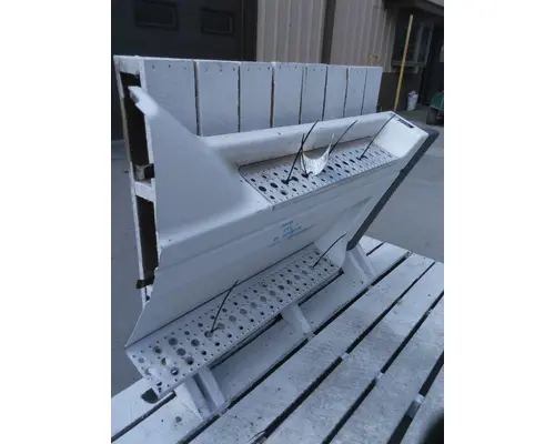 FREIGHTLINER COLUMBIA 120 CAB SKIRTSIDE FAIRING