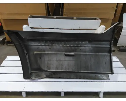 FREIGHTLINER COLUMBIA 120 CAB SKIRTSIDE FAIRING