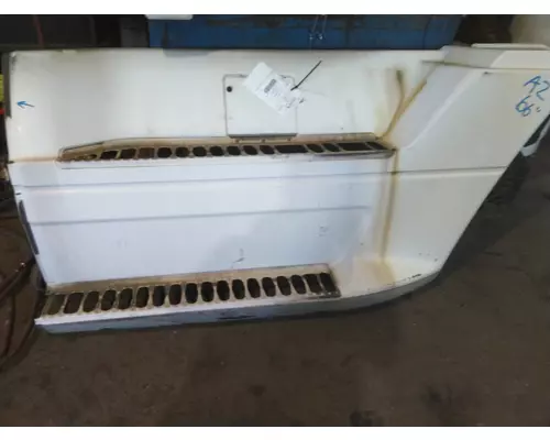 FREIGHTLINER COLUMBIA 120 CAB SKIRTSIDE FAIRING