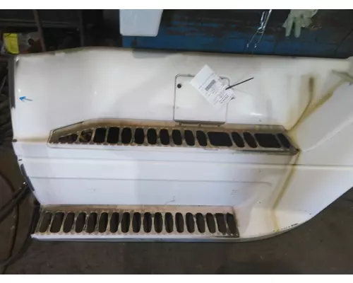 FREIGHTLINER COLUMBIA 120 CAB SKIRTSIDE FAIRING