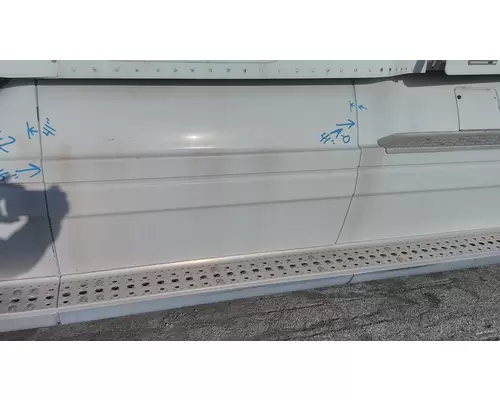 FREIGHTLINER COLUMBIA 120 CAB SKIRTSIDE FAIRING