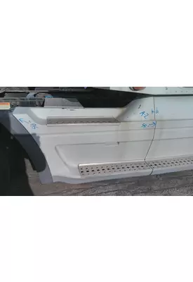 FREIGHTLINER COLUMBIA 120 CAB SKIRT/SIDE FAIRING