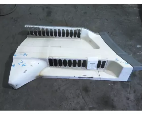 FREIGHTLINER COLUMBIA 120 CAB SKIRTSIDE FAIRING