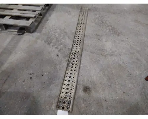 FREIGHTLINER COLUMBIA 120 CAB STEP