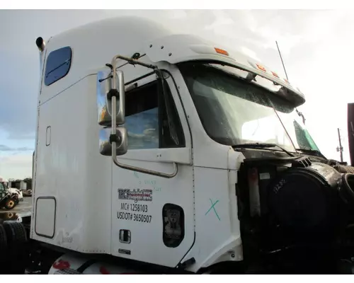 FREIGHTLINER COLUMBIA 120 CAB