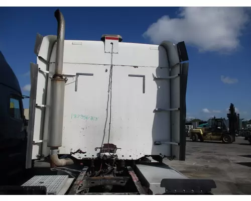 FREIGHTLINER COLUMBIA 120 CAB