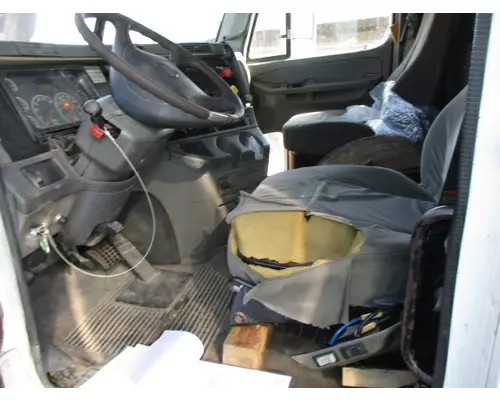 FREIGHTLINER COLUMBIA 120 CAB