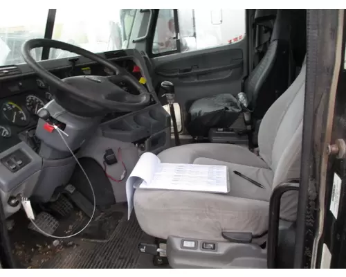 FREIGHTLINER COLUMBIA 120 CAB