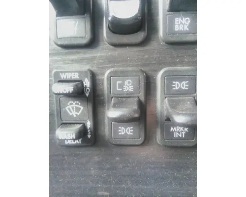 FREIGHTLINER COLUMBIA 120 CAB