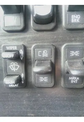 FREIGHTLINER COLUMBIA 120 CAB