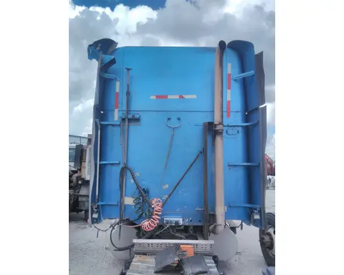 FREIGHTLINER COLUMBIA 120 CAB