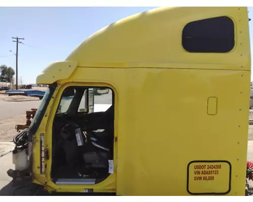 FREIGHTLINER COLUMBIA 120 CAB