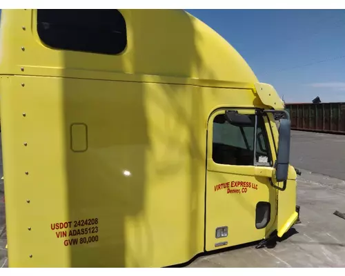 FREIGHTLINER COLUMBIA 120 CAB