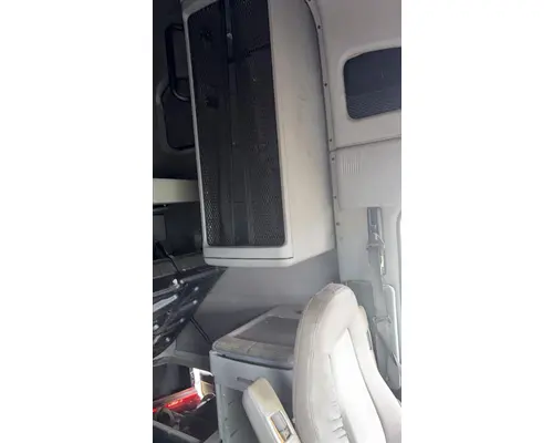 FREIGHTLINER COLUMBIA 120 CAB