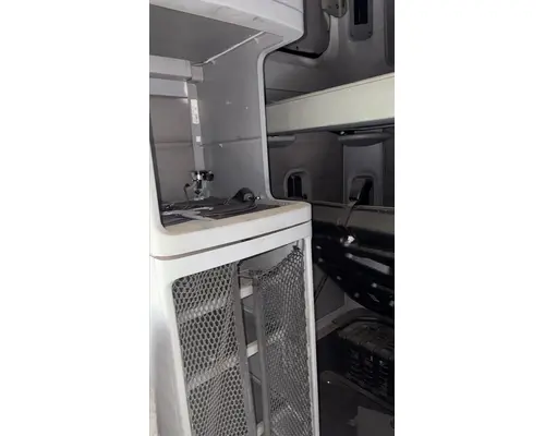 FREIGHTLINER COLUMBIA 120 CAB