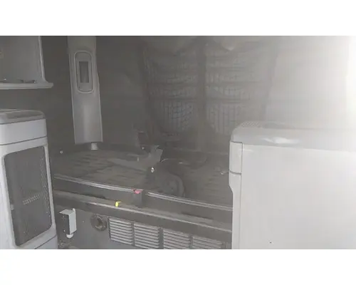 FREIGHTLINER COLUMBIA 120 CAB