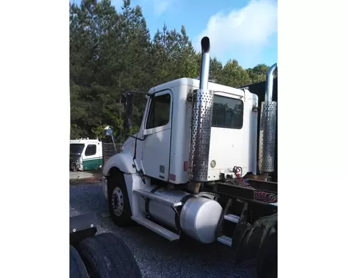 FREIGHTLINER COLUMBIA 120 CAB