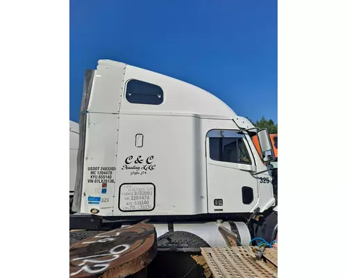 FREIGHTLINER COLUMBIA 120 CAB