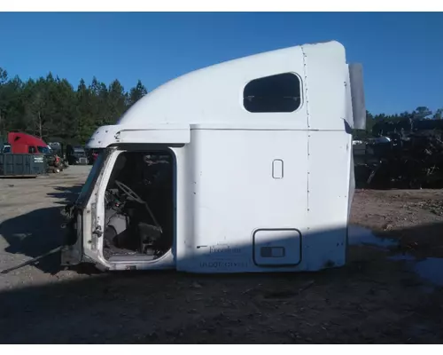 FREIGHTLINER COLUMBIA 120 CAB