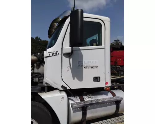 FREIGHTLINER COLUMBIA 120 CAB