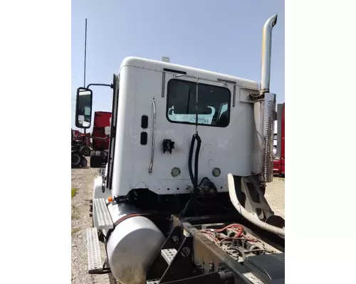 FREIGHTLINER COLUMBIA 120 CAB