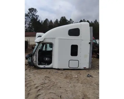 FREIGHTLINER COLUMBIA 120 CAB