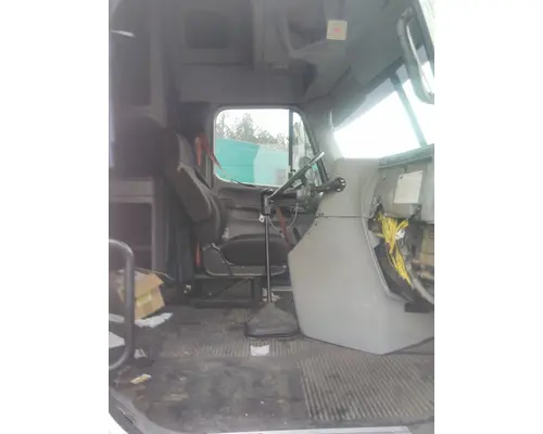 FREIGHTLINER COLUMBIA 120 CAB