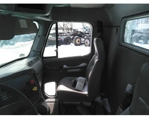 FREIGHTLINER COLUMBIA 120 CAB