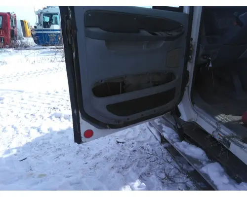 FREIGHTLINER COLUMBIA 120 CAB