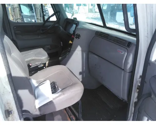 FREIGHTLINER COLUMBIA 120 CAB