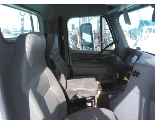 FREIGHTLINER COLUMBIA 120 CAB