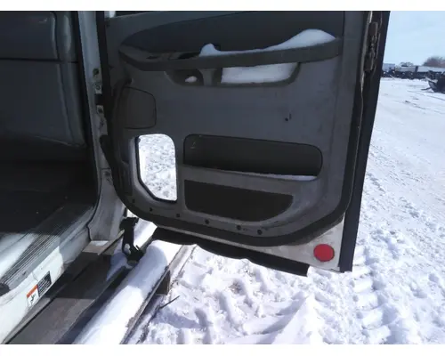 FREIGHTLINER COLUMBIA 120 CAB