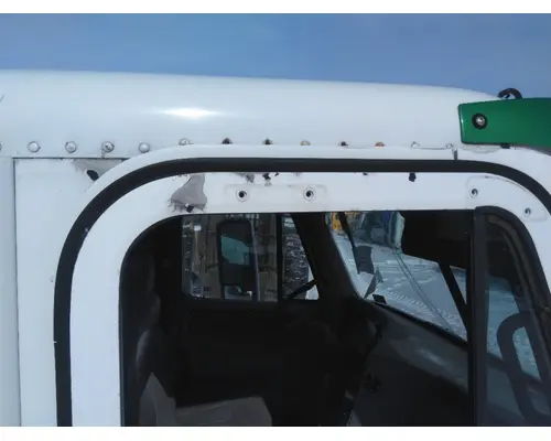 FREIGHTLINER COLUMBIA 120 CAB