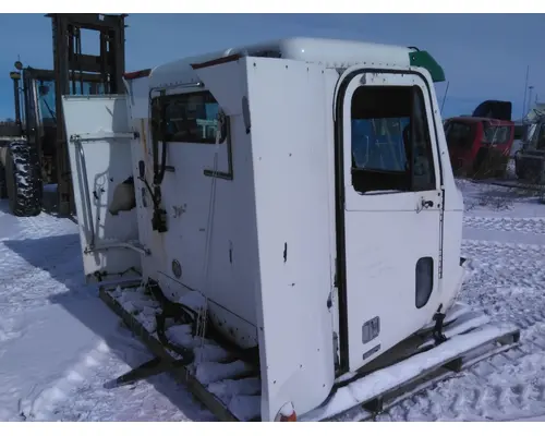 FREIGHTLINER COLUMBIA 120 CAB