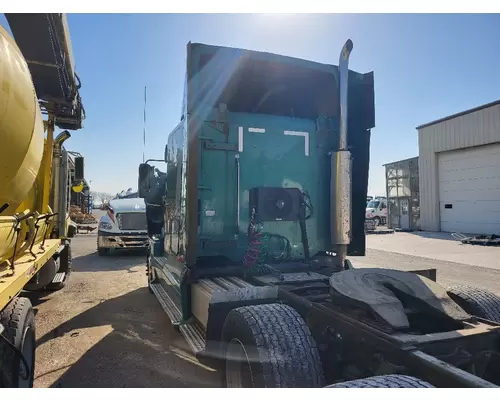 FREIGHTLINER COLUMBIA 120 CAB