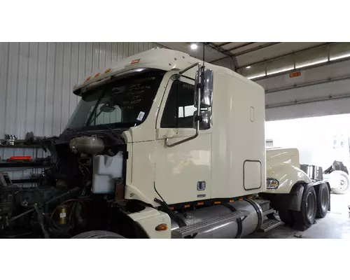 FREIGHTLINER COLUMBIA 120 CAB